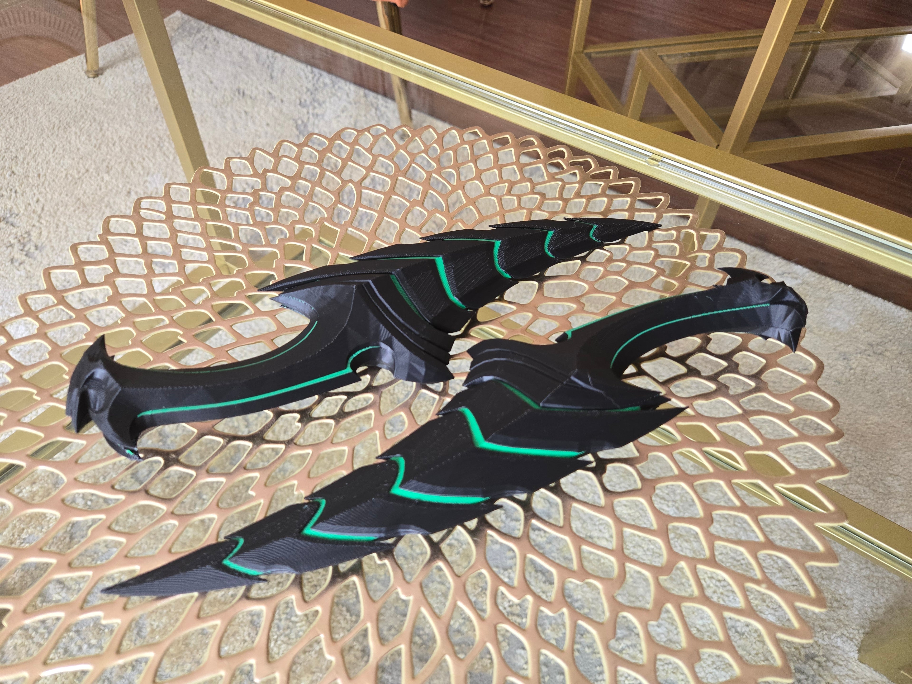 Helix Daggers Cosplay Prop – Hand Painted 1:1 Scale Valorant Melee Replica | Premium 3D Printed Display Piece