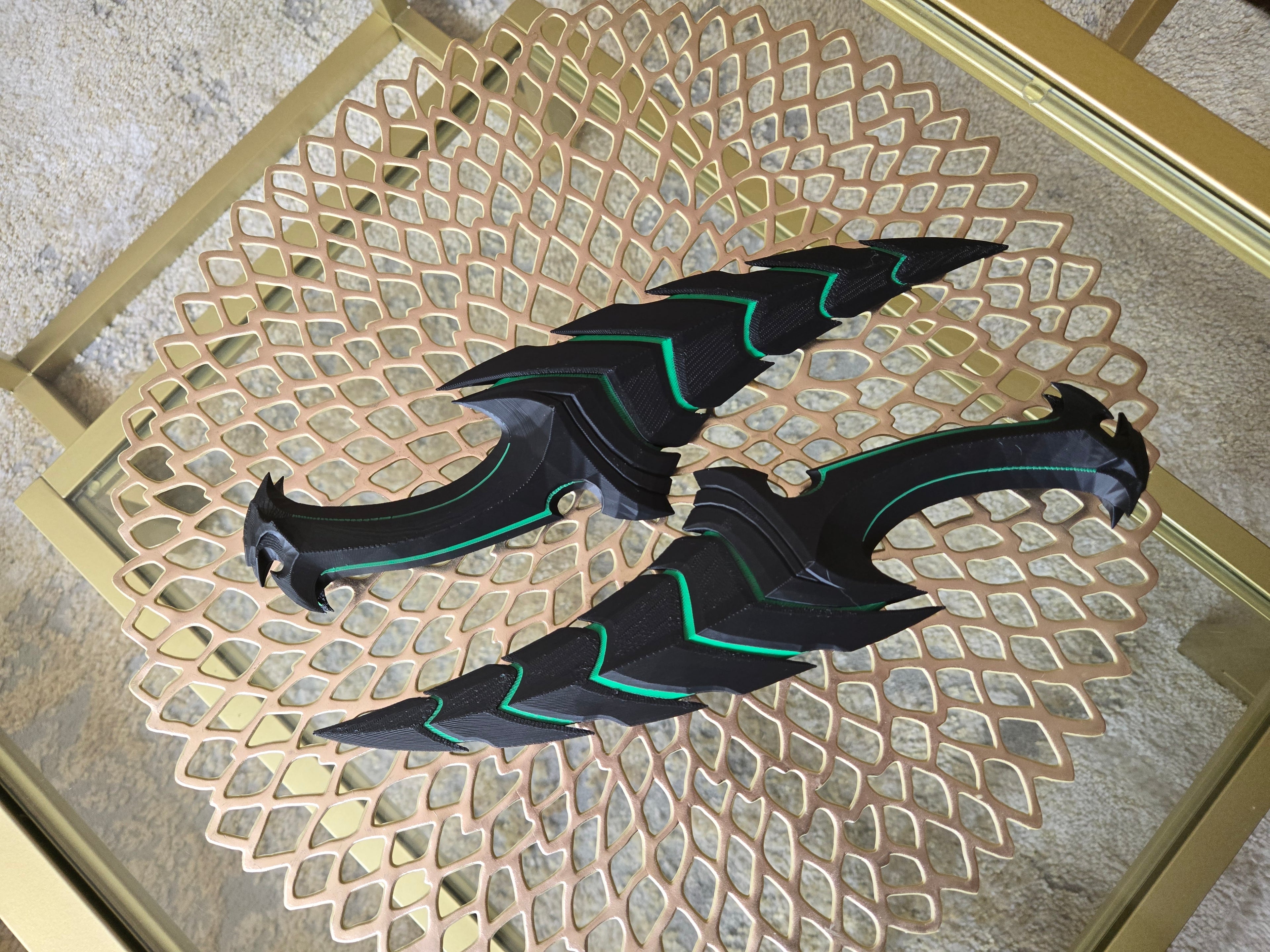 Helix Daggers Cosplay Prop – Hand Painted 1:1 Scale Valorant Melee Replica | Premium 3D Printed Display Piece