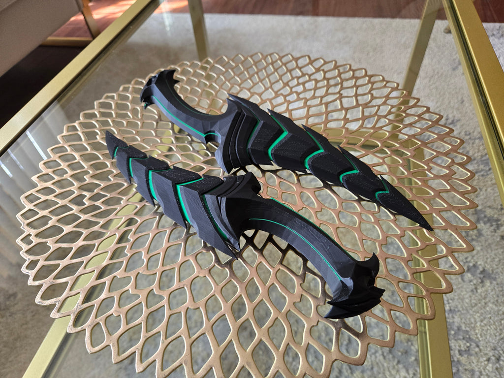Helix Daggers Cosplay Prop – Hand Painted 1:1 Scale Valorant Melee Replica | Premium 3D Printed Display Piece