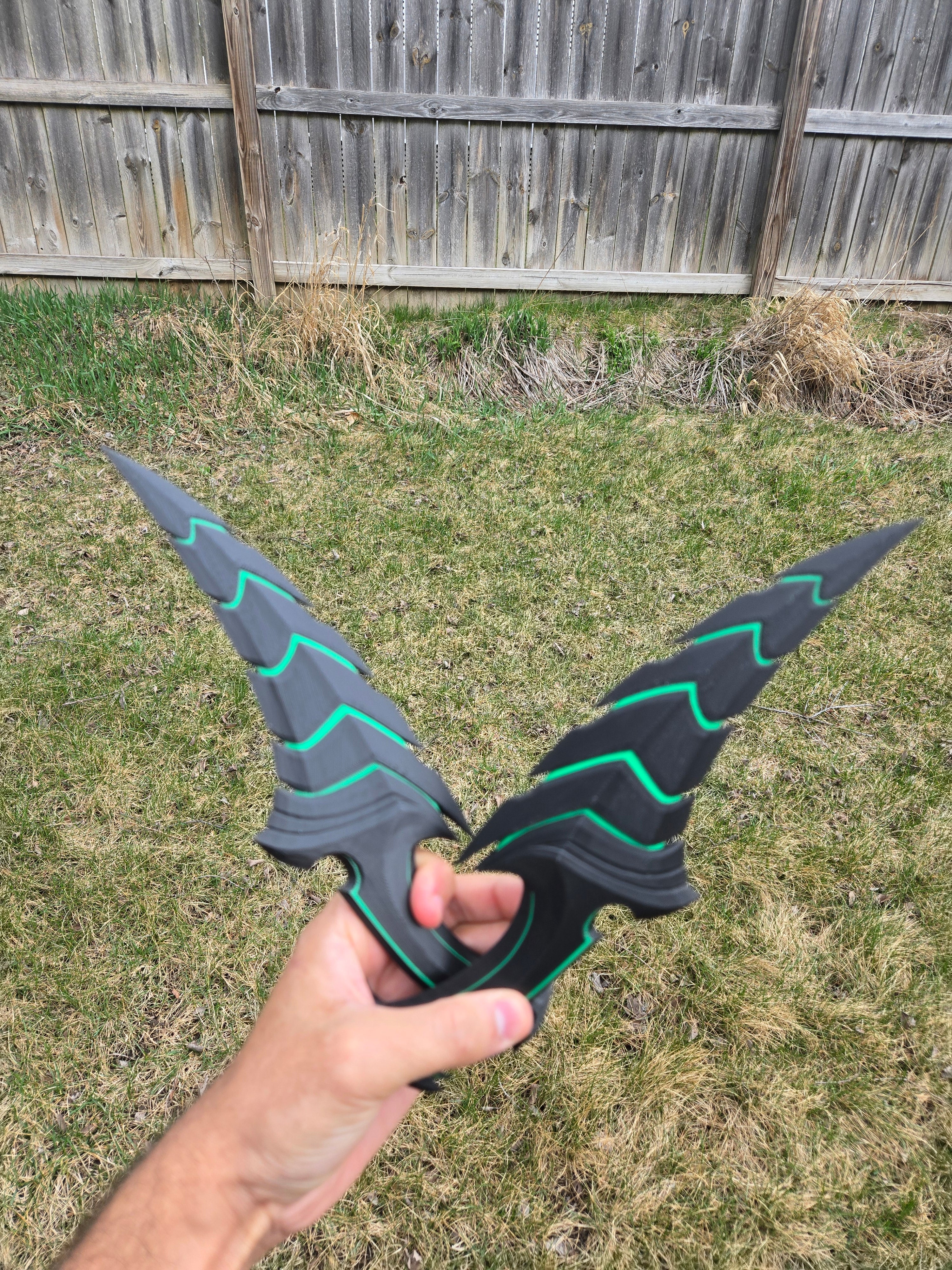 Helix Daggers Cosplay Prop – Hand Painted 1:1 Scale Valorant Melee Replica | Premium 3D Printed Display Piece